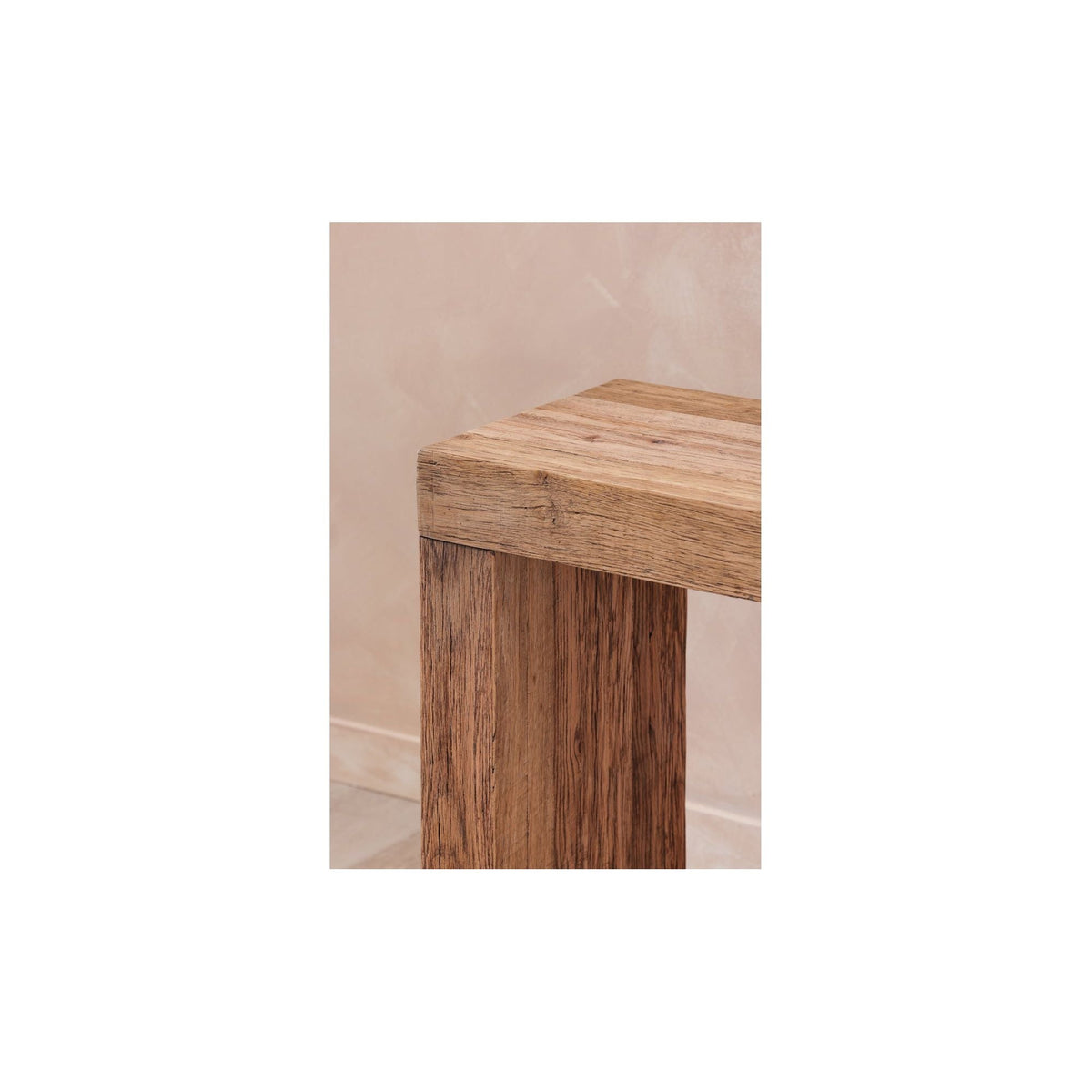 Bois moderne avec grain chaleureux pour l'entrée