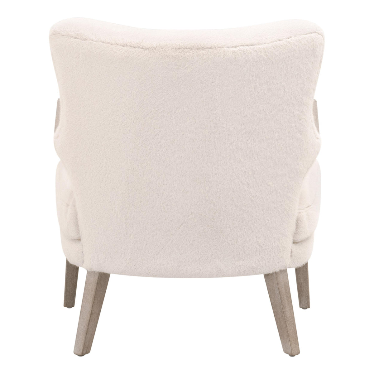 Fauteuil à oreilles en fausse fourrure de style transitionnel avec accoudoirs en bois apparent et coussin en duvet pour salon