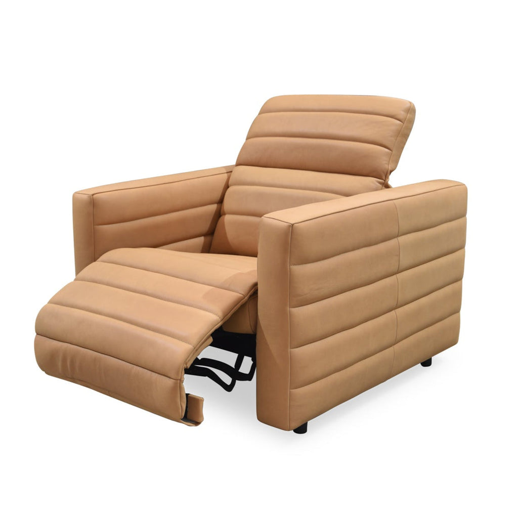Fauteuil inclinable contemporain en cuir avec détails matelassés et commandes dissimulées pour le salon