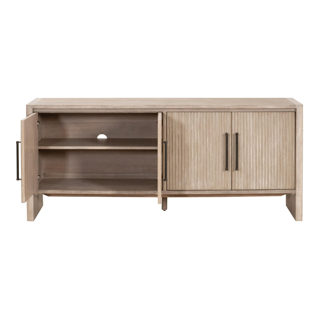 Bois de transition avec accents de bronze et étagère ouverte pour salle à manger