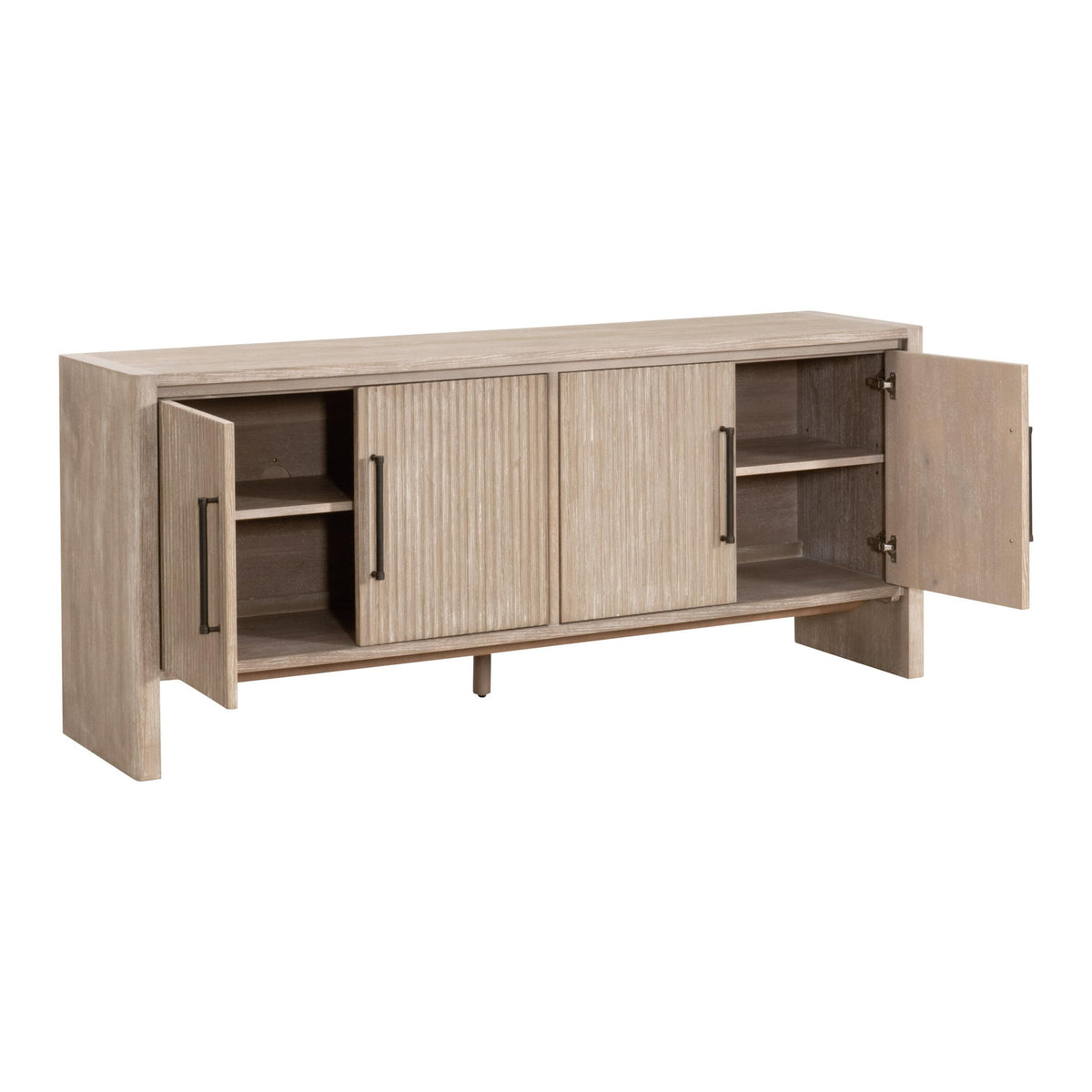 Bois de transition avec accents de bronze et étagère ouverte pour salle à manger