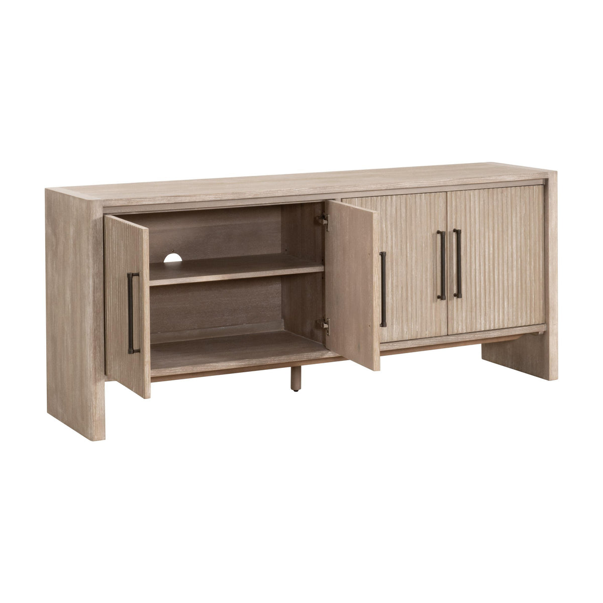 Bois de transition avec accents de bronze et étagère ouverte pour salle à manger
