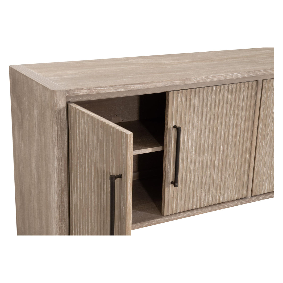 Bois de transition avec accents de bronze et étagère ouverte pour salle à manger