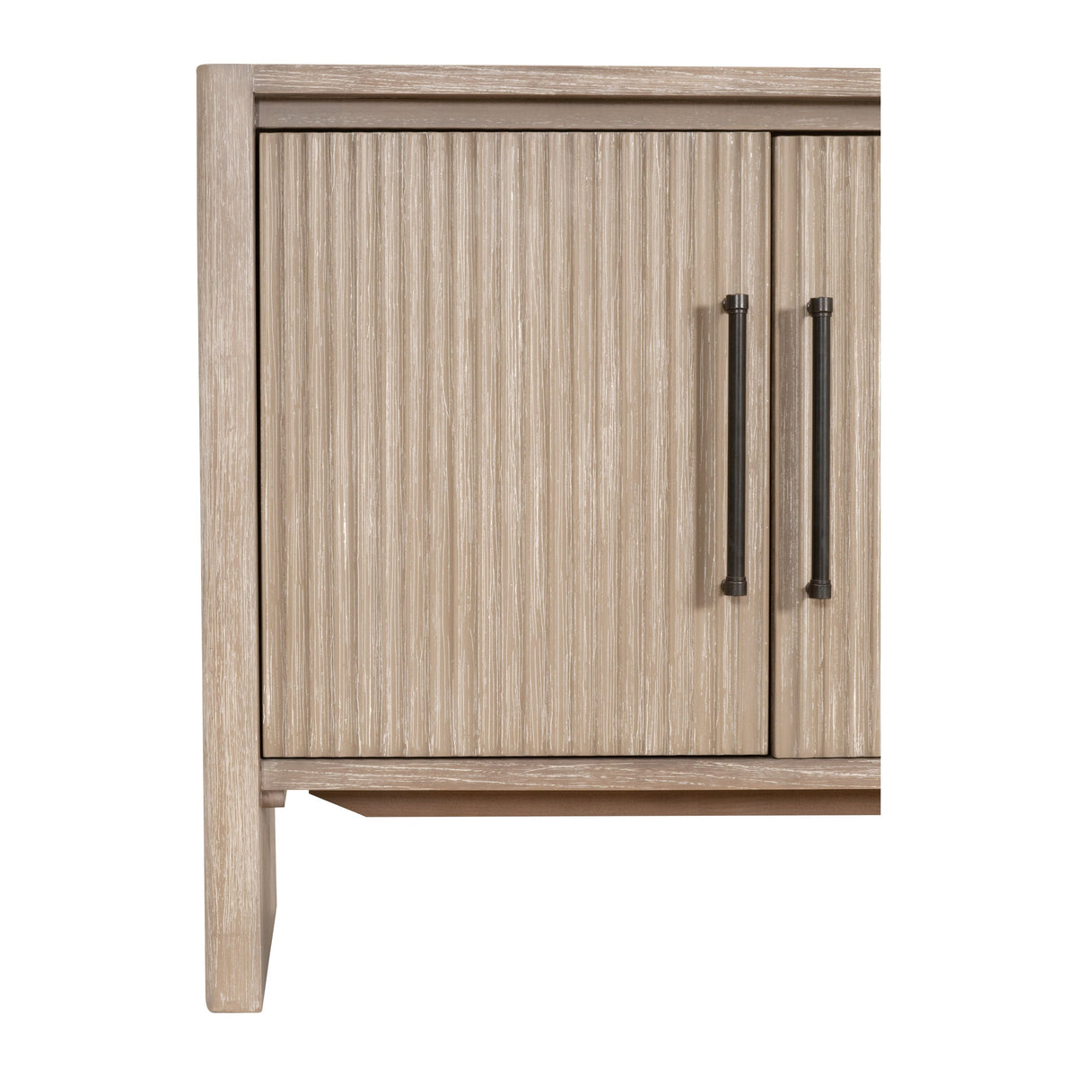 Bois de transition avec accents de bronze et étagère ouverte pour salle à manger