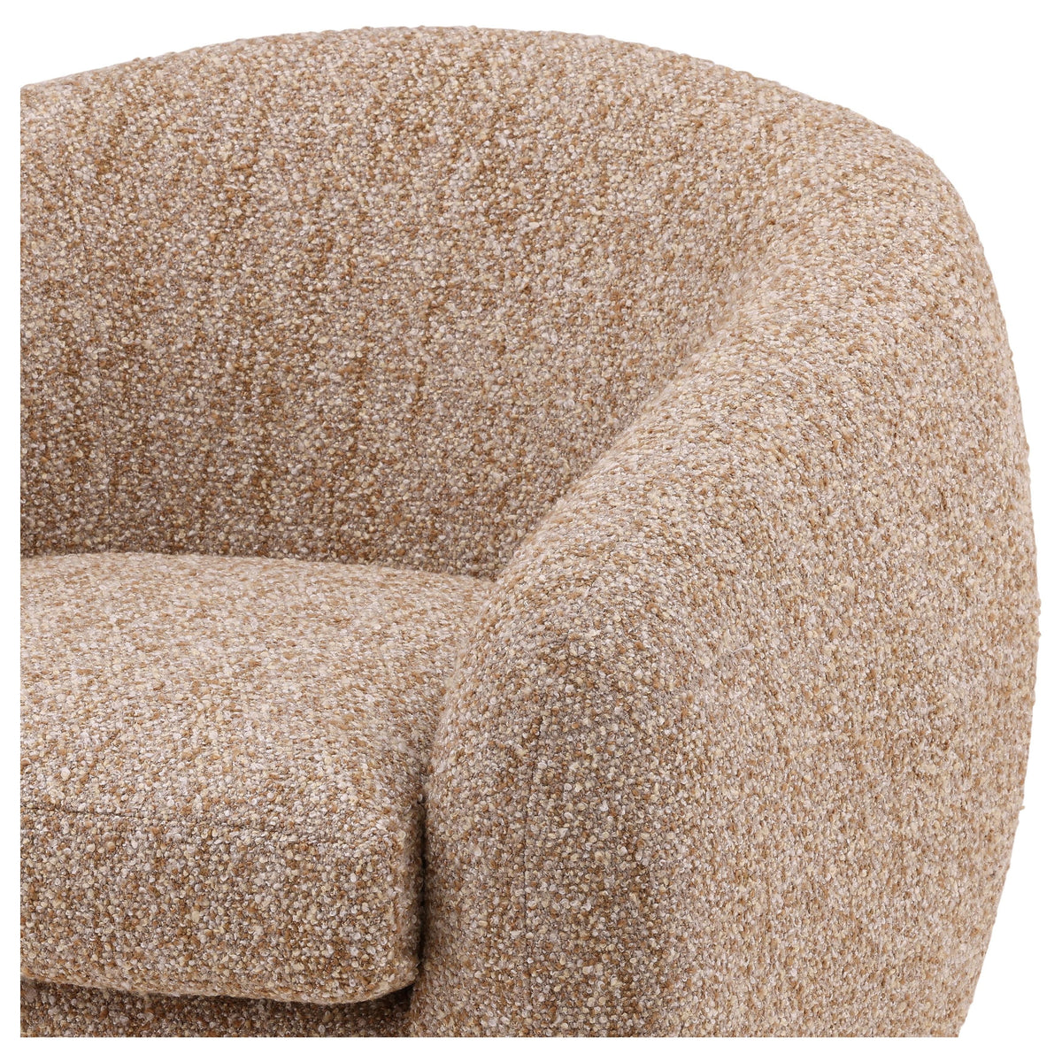 Fauteuil classique en bois rembourré avec accoudoirs et silhouette structurée pour le salon