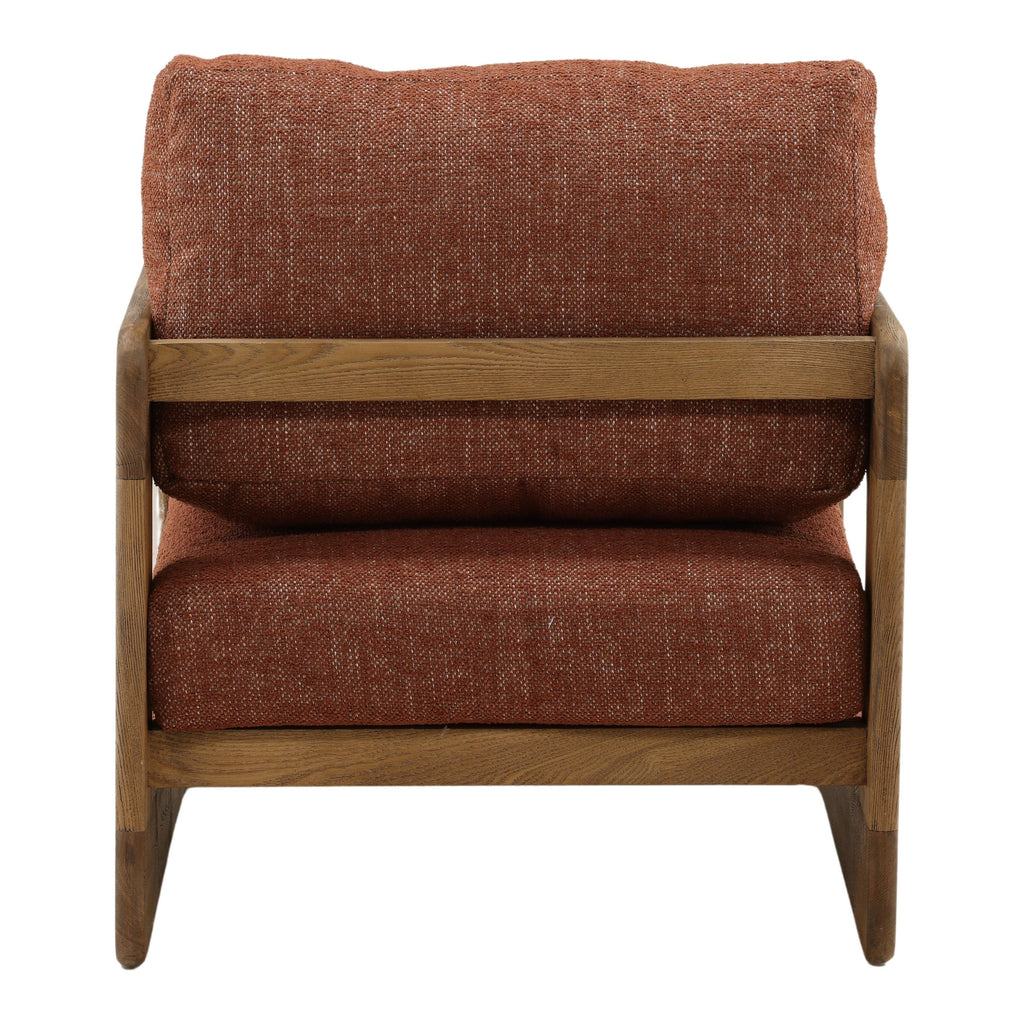 Fauteuil décontracté en bois rembourré avec dossier moelleux et accoudoirs en bois pour le salon