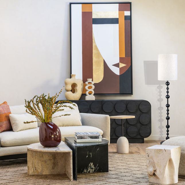 Bois noir moderne avec finition élégante et grand rangement pour salle à manger