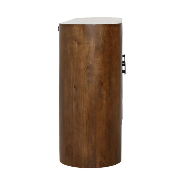 Bois classique avec accents noirs et rangement structuré pour la salle à manger