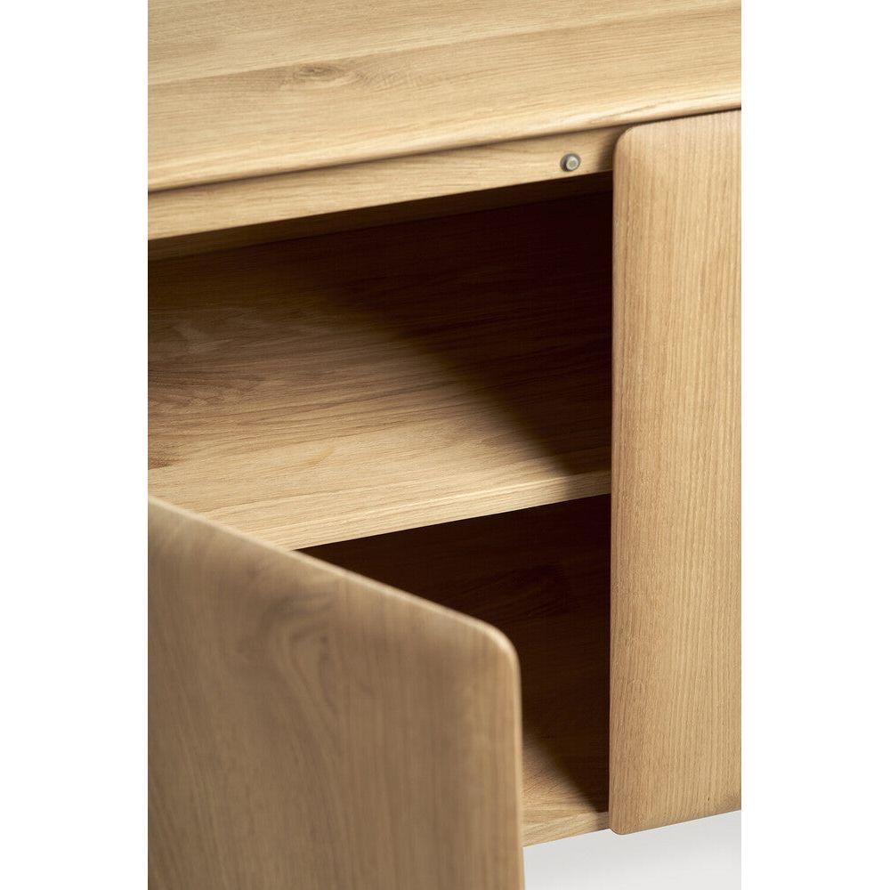 Bois de teck et style scandinave, avec profil fin et plusieurs options de largeur pour la salle à manger