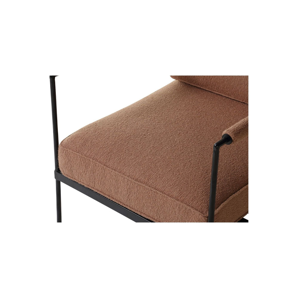 Chaise en fer d'inspiration italienne, dossier en treillis martelé et assise rembourrée pour le salon