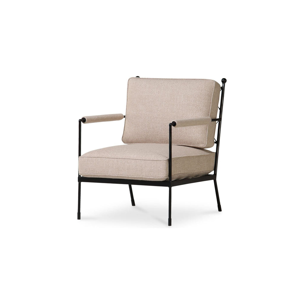 Chaise en fer d'inspiration italienne, dossier en treillis martelé et assise rembourrée pour le salon