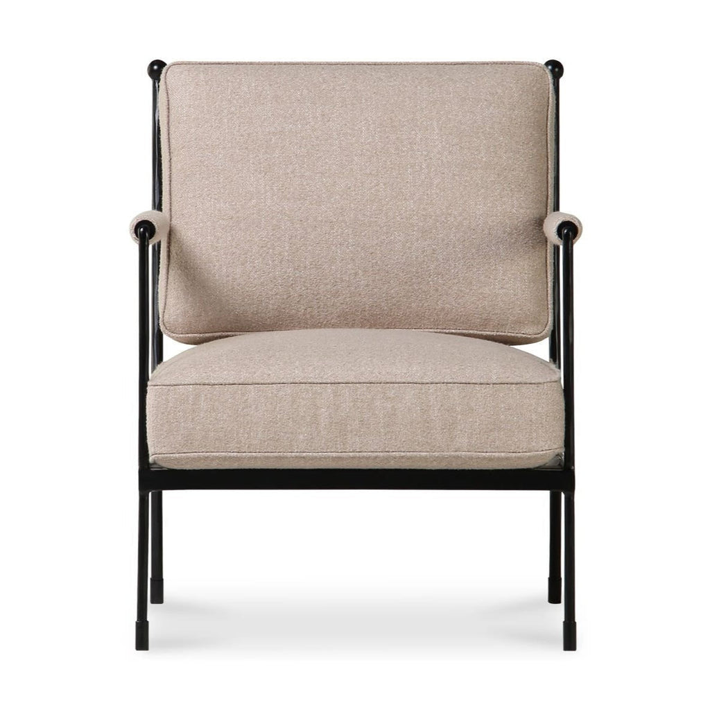 Chaise en fer d'inspiration italienne, dossier en treillis martelé et assise rembourrée pour le salon